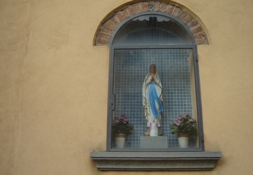 Itálie - Arezzo - okno madona